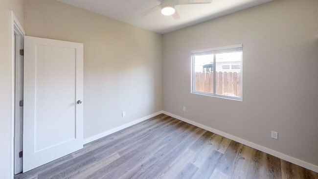Building Photo - One Story 4BD/2BA w/ Private Yard!!