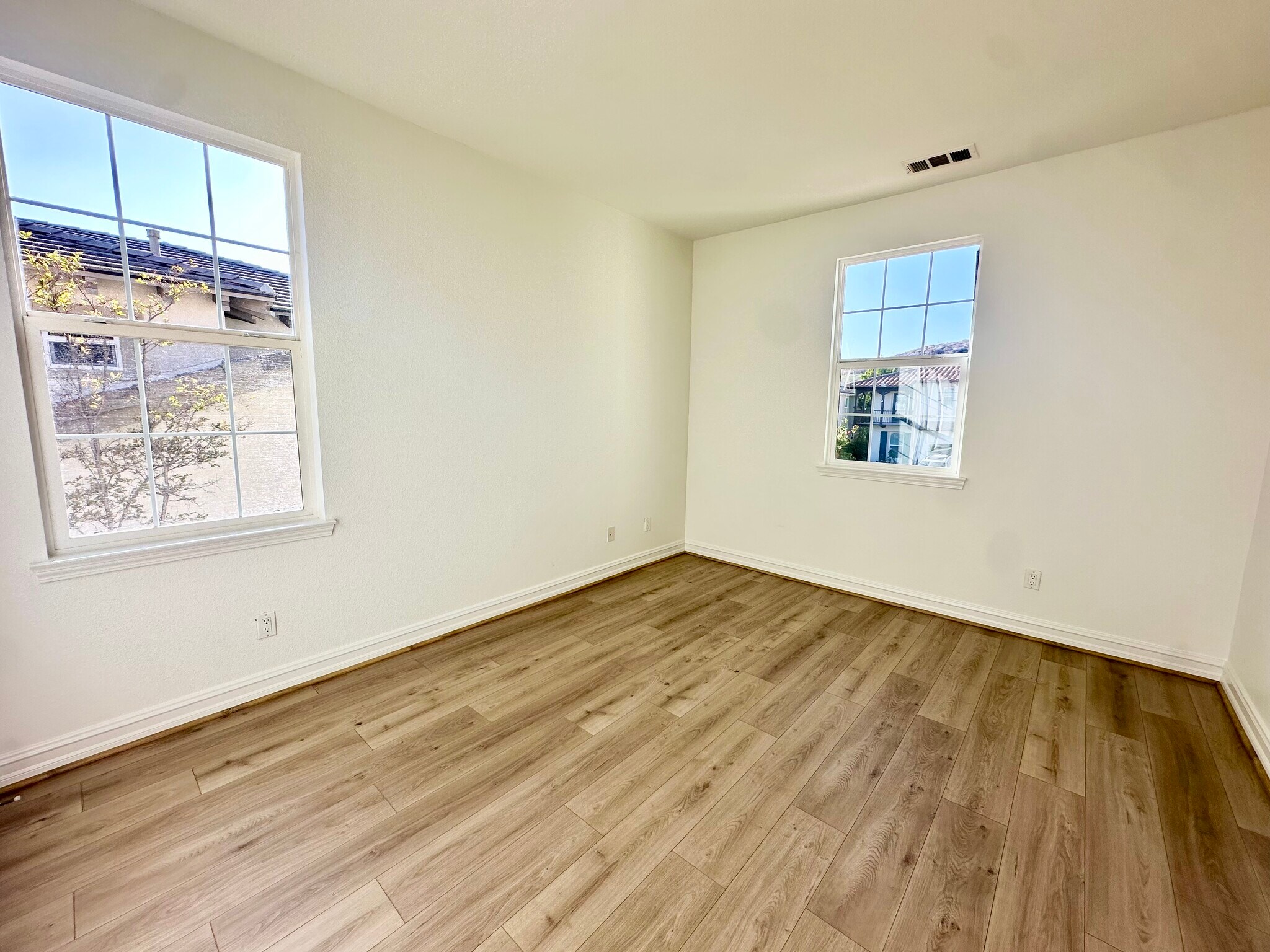 Building Photo - 1976 Lakota St