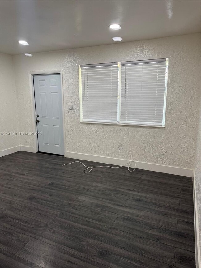 Building Photo - 522 NW 13th Ave