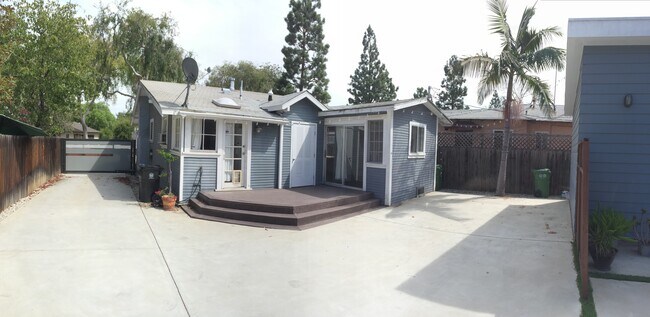 Building Photo - 3327 Caroline Ave
