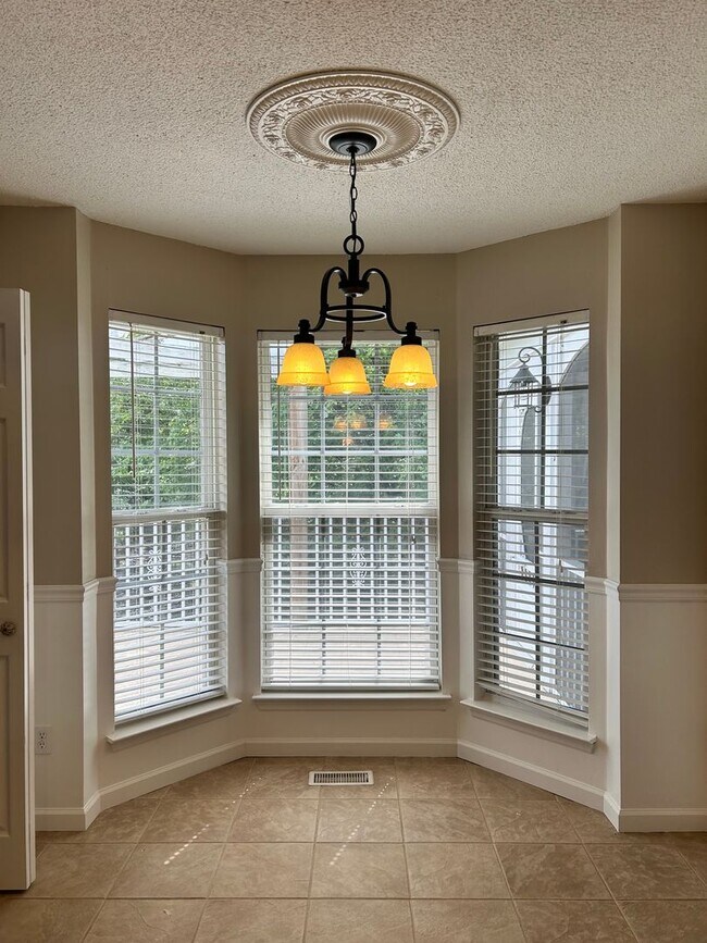 Building Photo - $500.00 OFF JANUARY RENT!! Soddy Daisy Oasis! 3 beds, 2.5 baths, huge garage & yard!