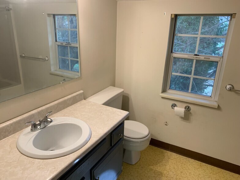 Building Photo - 64 Debra Ln