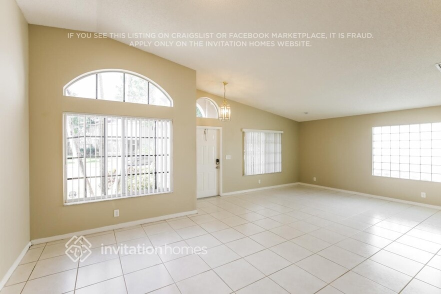 Building Photo - 10841 SW 14th Ct