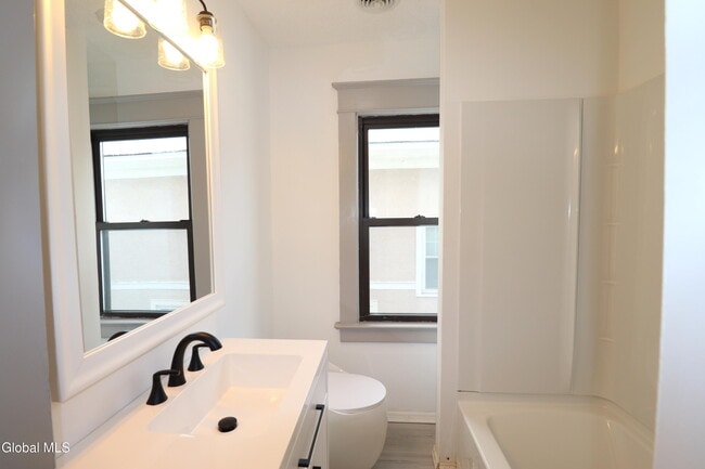 Building Photo - 442 Plymouth Ave