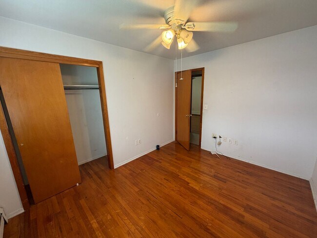 Building Photo - 536 Skylark Dr