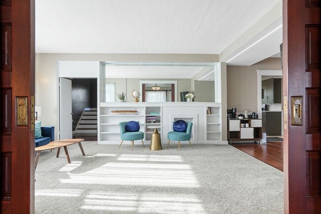 Building Photo - Fully furnished 5-bed, 3.5 bath home in hi...