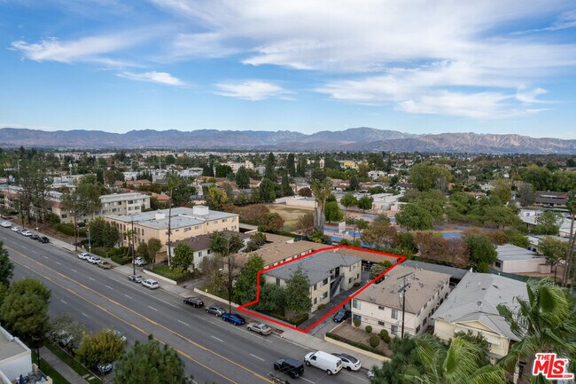 Building Photo - 6640 Woodman Ave