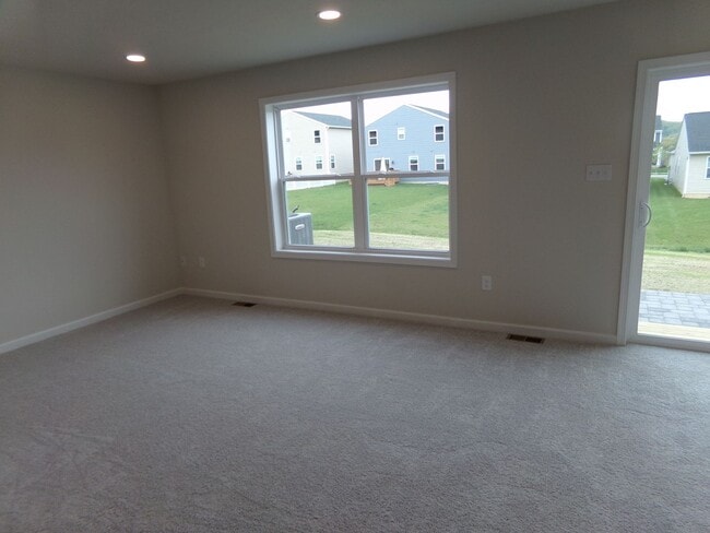 Building Photo - 3 bedroom, 2.5 Bathroom Townhouse in Gray's Pointe Neighborhood