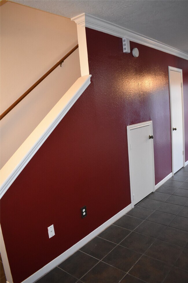 Building Photo - 9339 Westwood Village Dr