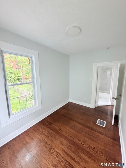 Building Photo - 139 Poplar St