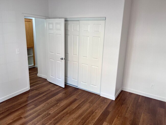 Building Photo - Super Crisp 2 Bedroom w/2 car attached garage