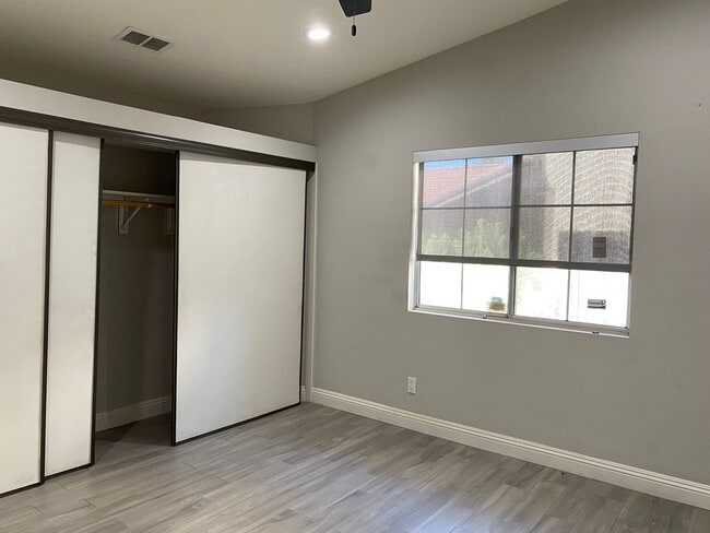 Building Photo - 128 Elmtree Dr