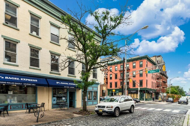 Building Photo - 102 Hudson St