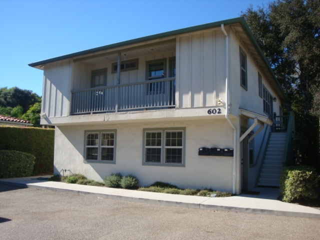 Triplex Front - 602 W Carrillo St