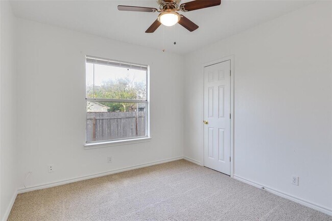 Building Photo - 300 Tamara Dr