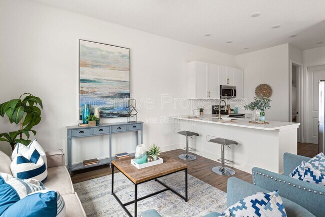 Building Photo - 454 Goodall Ave