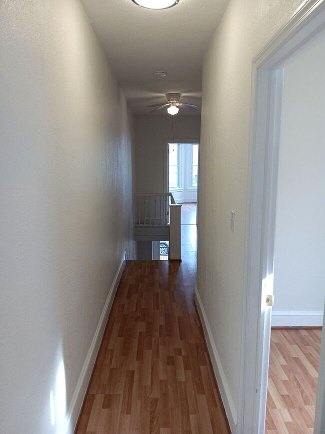 Building Photo - 1238 N Alden St