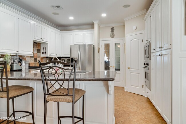 Building Photo - 102 Bear Creek Ct