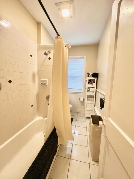 Building Photo - 5 Glenley Ter