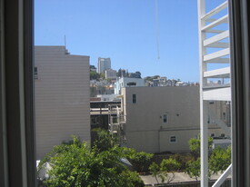 Building Photo - 2037A Powell St