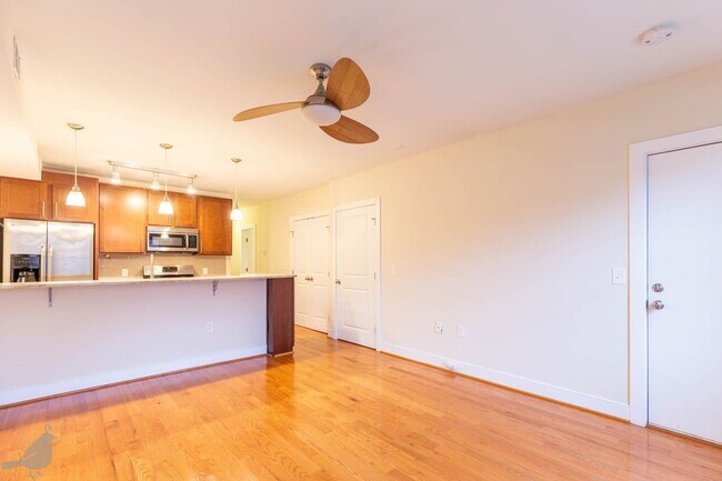 Building Photo - Bright and Spacious 2 Bedroom Abode in Bre...