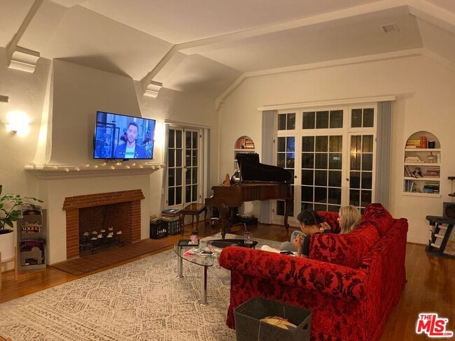 Building Photo - 4026 Ingraham St