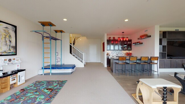 Building Photo - Issaquah highlands 5 bedroom plus Den and 5.5 bathroom newer home with a lot of amenities!!!  A m...