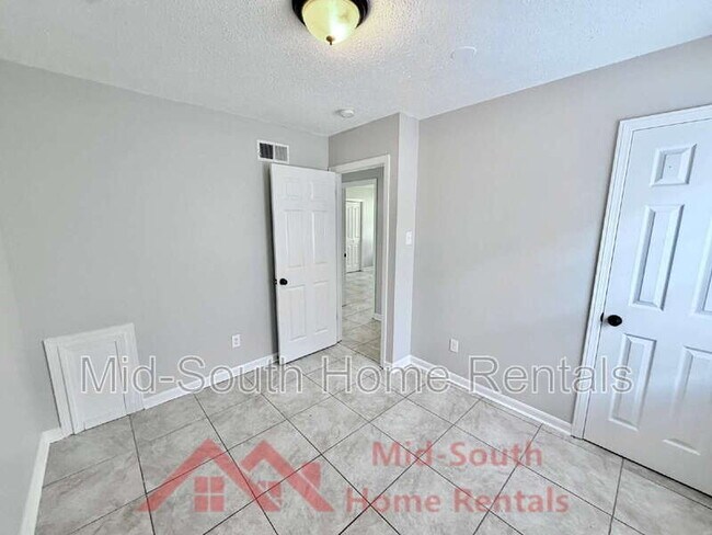Building Photo - 1521 Abernathy Rd
