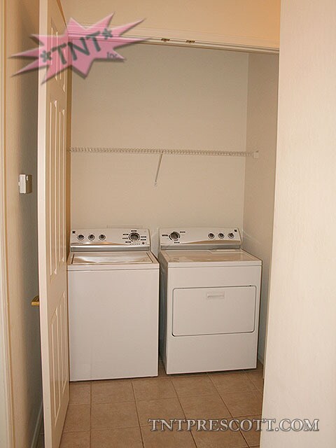 Building Photo - Home in Granville HOA ~ Winter Special!!