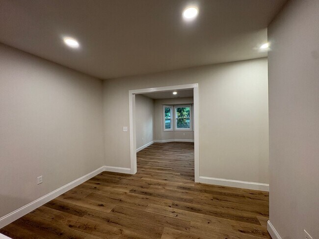 Building Photo - Modern Comfort & Convenient Living