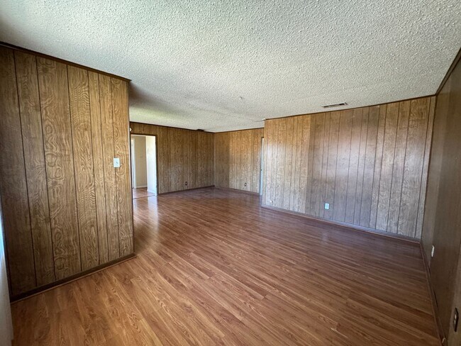 Building Photo - 1526 Leader Dr