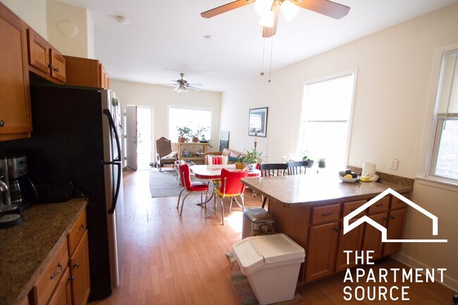 Building Photo - 2223 N Sawyer Ave