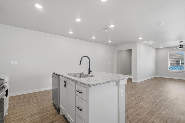 Building Photo - 3035 Glennster St