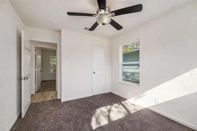 Building Photo - 5915 Beldart St