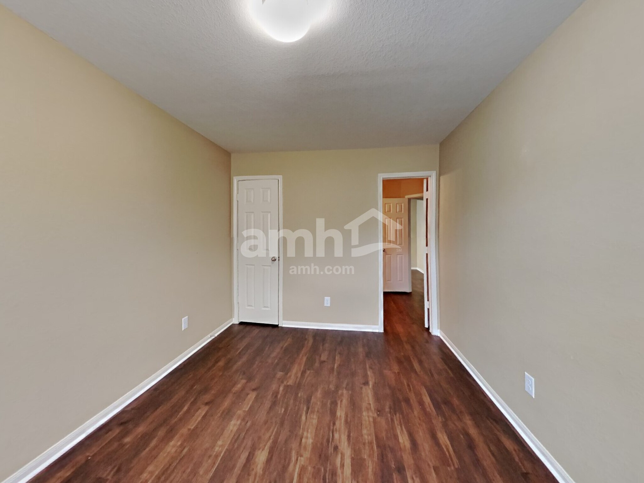 Building Photo - 9928 Grebe Dr