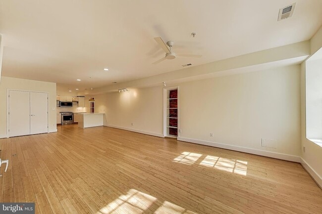 Building Photo - 1129 Columbia Rd NW