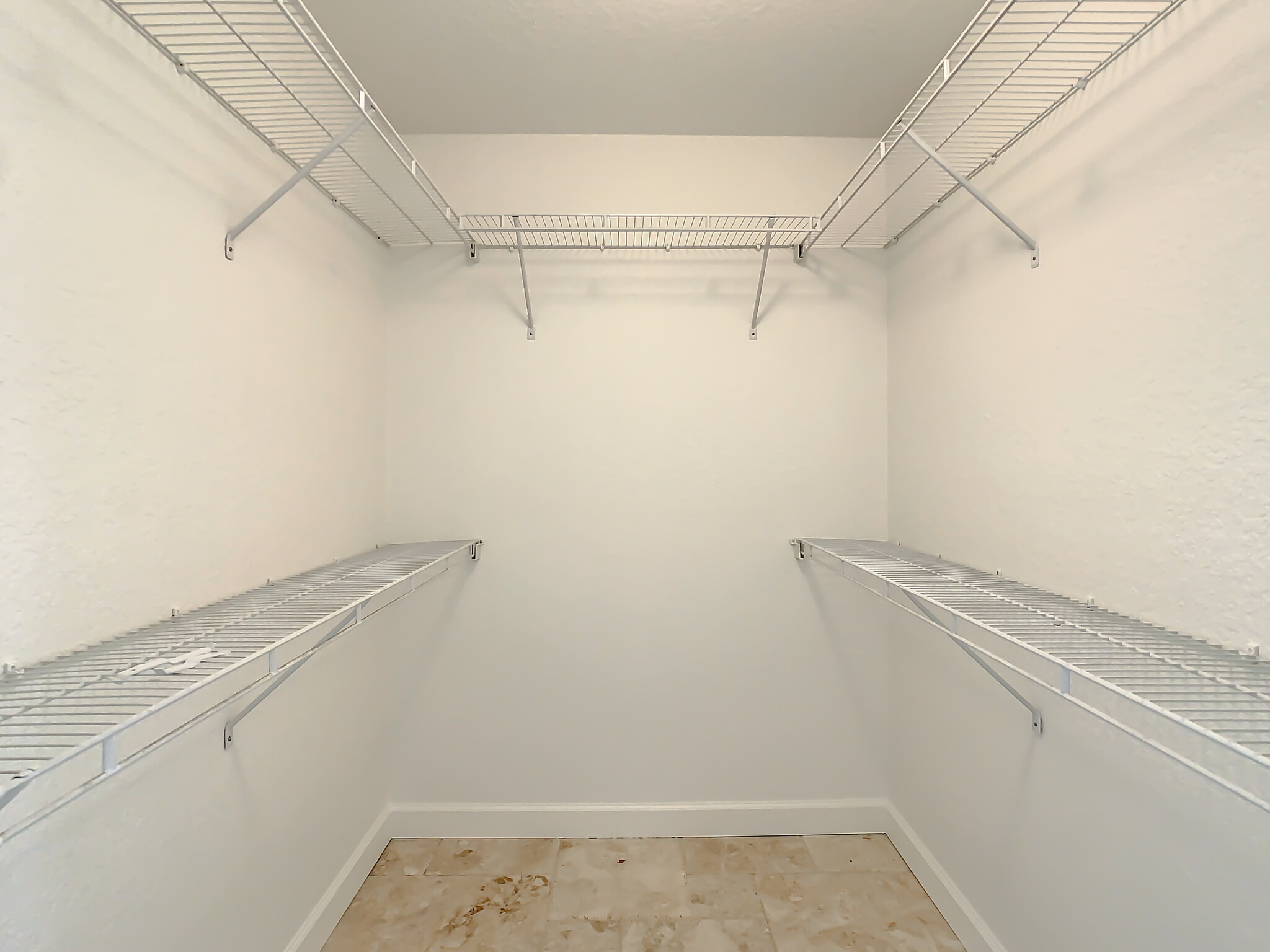 Master walk in closet - 2040 King Tarpon Dr