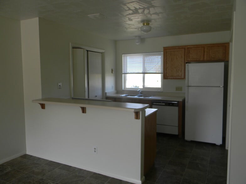 Building Photo - 88 W 820 S