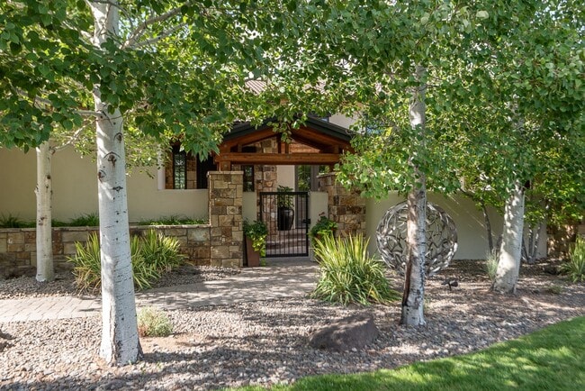 Building Photo - Stunning Furnished Estate in Pronghorn