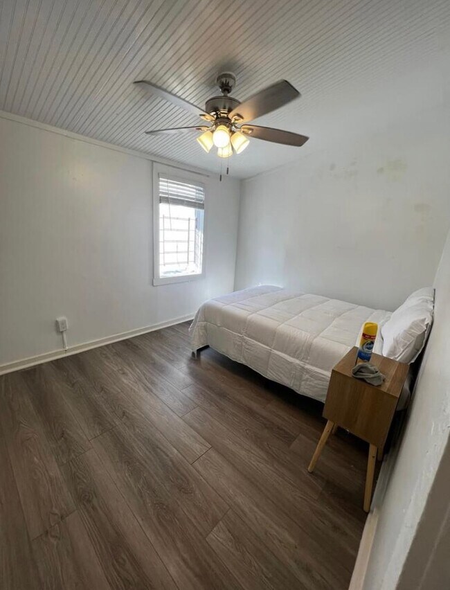 Building Photo - 2bd/1ba with New Appliances Near Campus Located on Oak St. Text 510-631-1171 for more info!