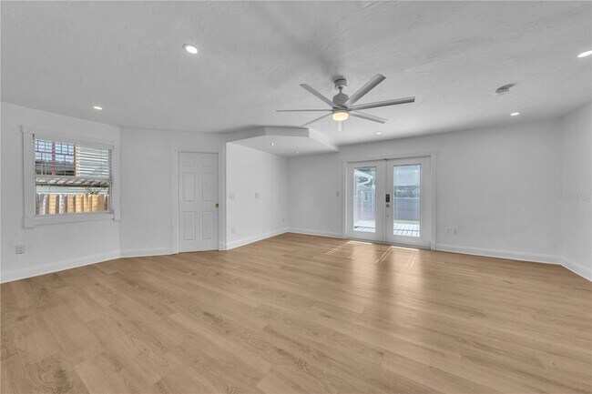 Building Photo - 314 W Frances Ave