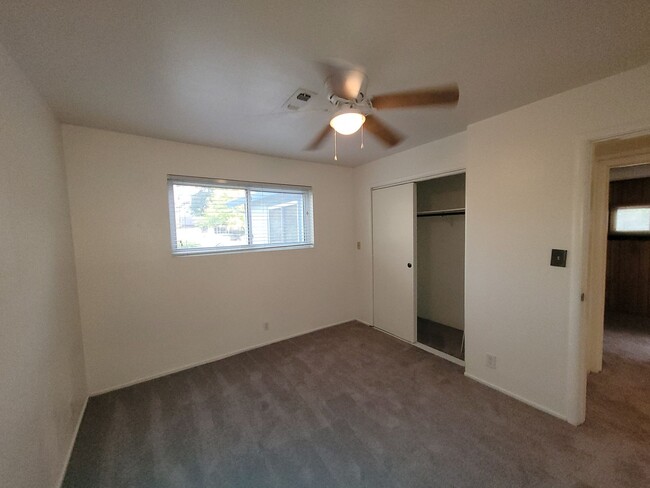 Building Photo - Orangevale three bedroom