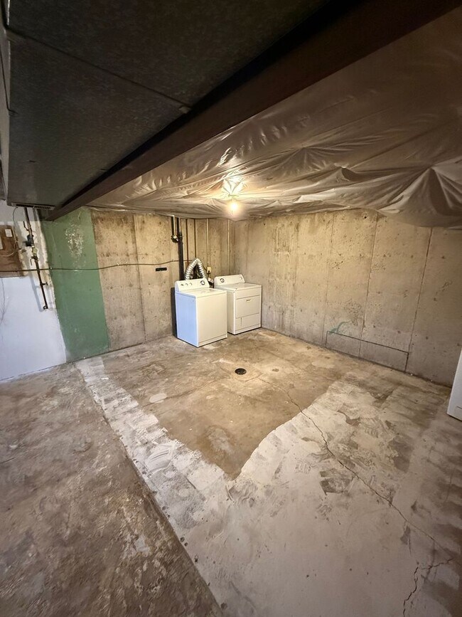 Building Photo - Lansing27