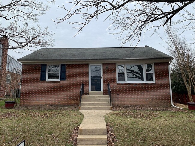 Building Photo - 525 Hilton Dr