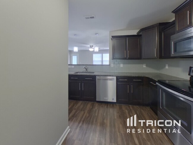 Building Photo - 8222 Midas Ln