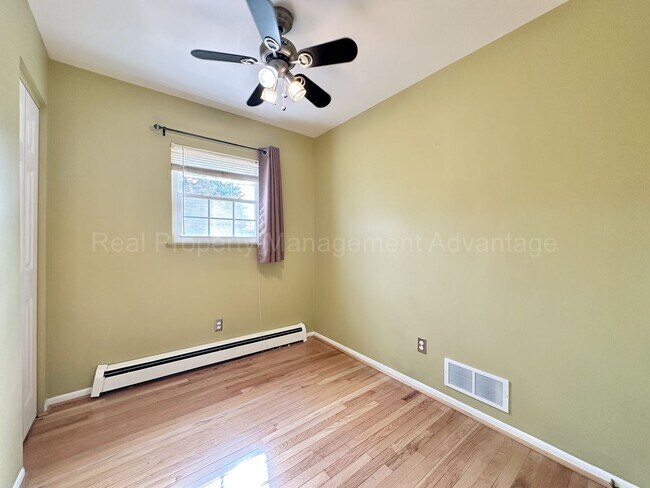Building Photo - 574 Ardmore Dr