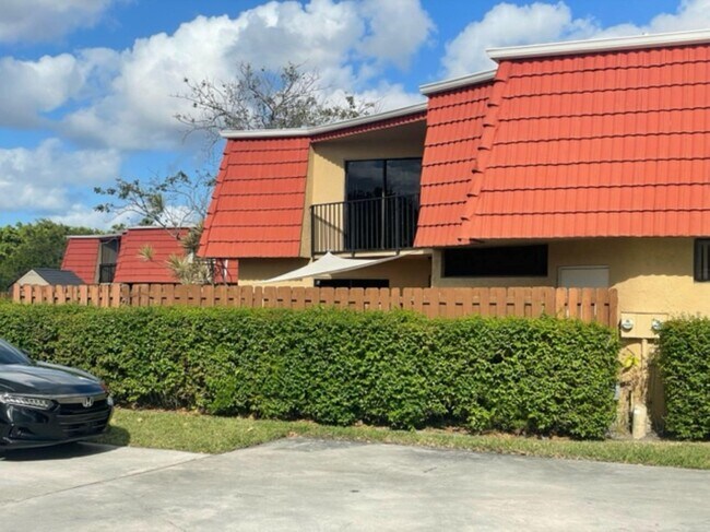 Building Photo - 8361 Trent Ct