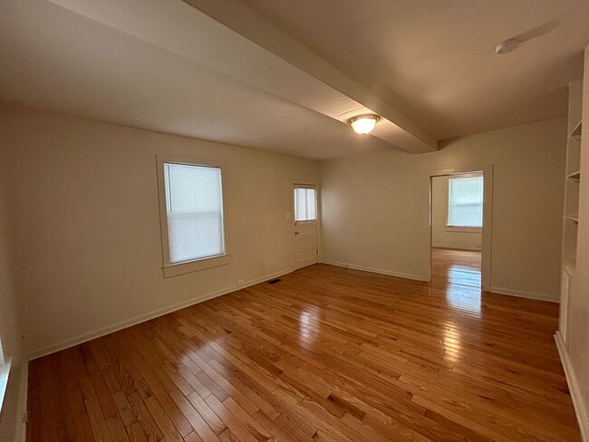 Building Photo - Spacious 2 Bed 2 Bath House with Storage /...