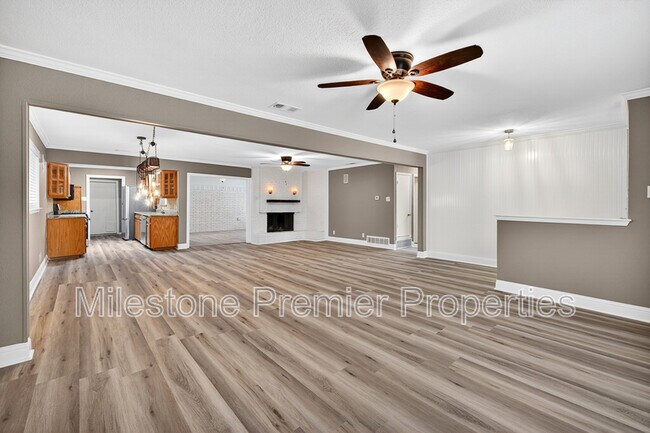 Building Photo - 112 S Wood Ave