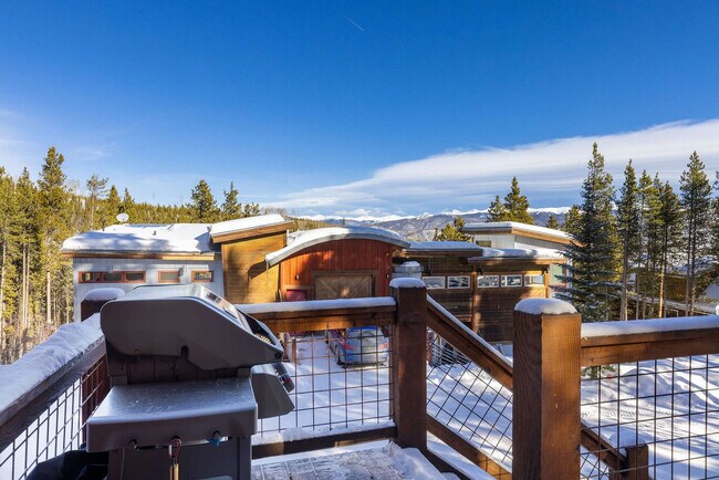 Building Photo - 157 Independence Cir